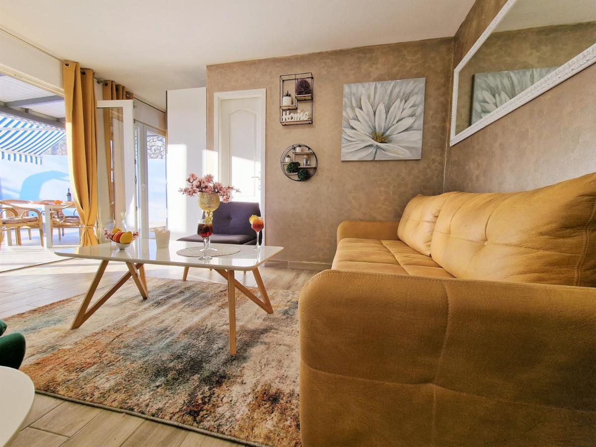 Holiday House Boost With Heated Pool Klis Exteriör bild