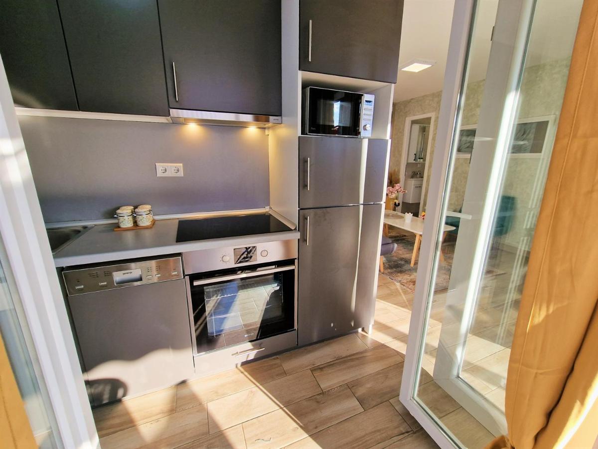 Holiday House Boost With Heated Pool Klis Exteriör bild