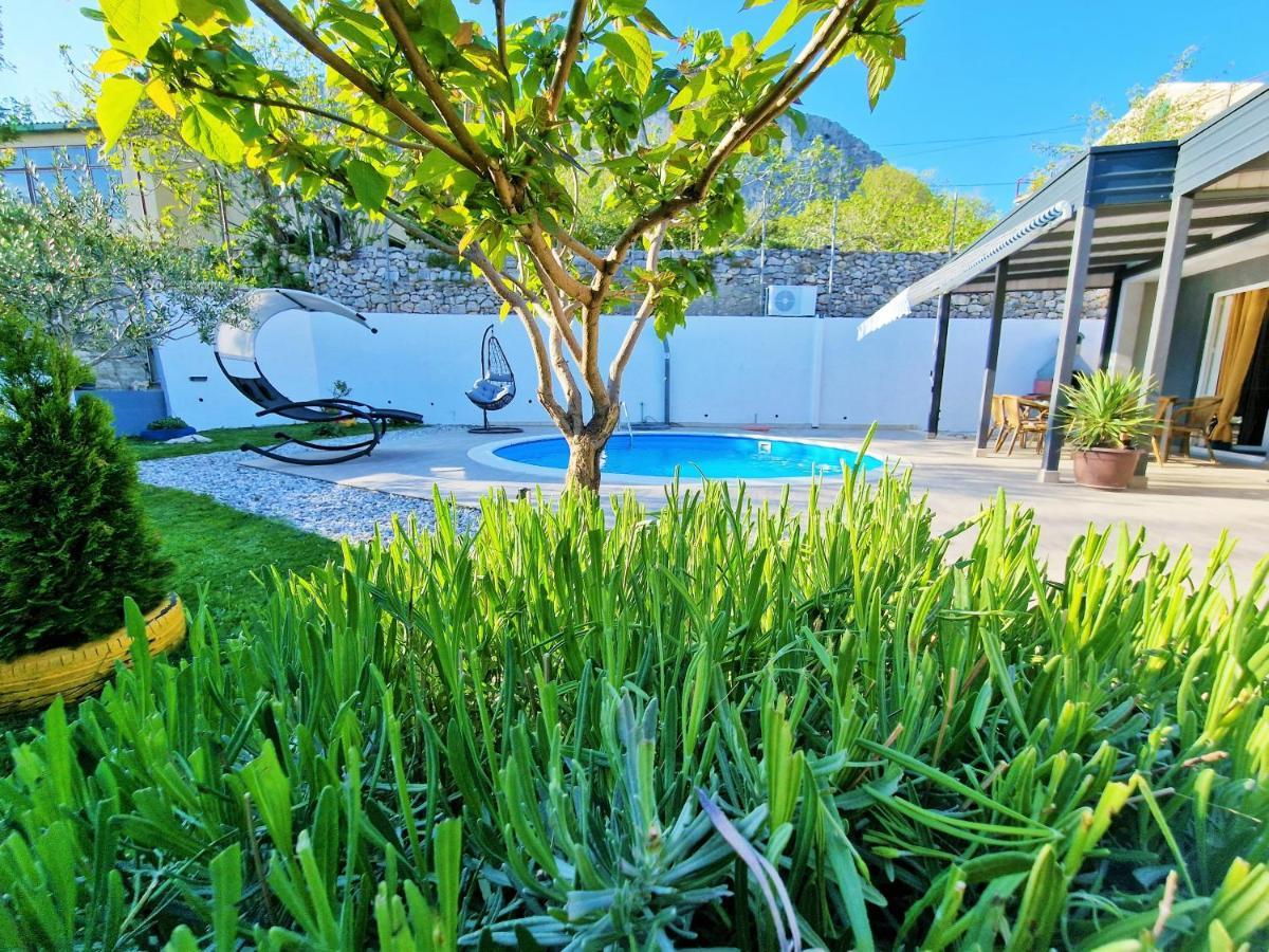 Holiday House Boost With Heated Pool Klis Exteriör bild