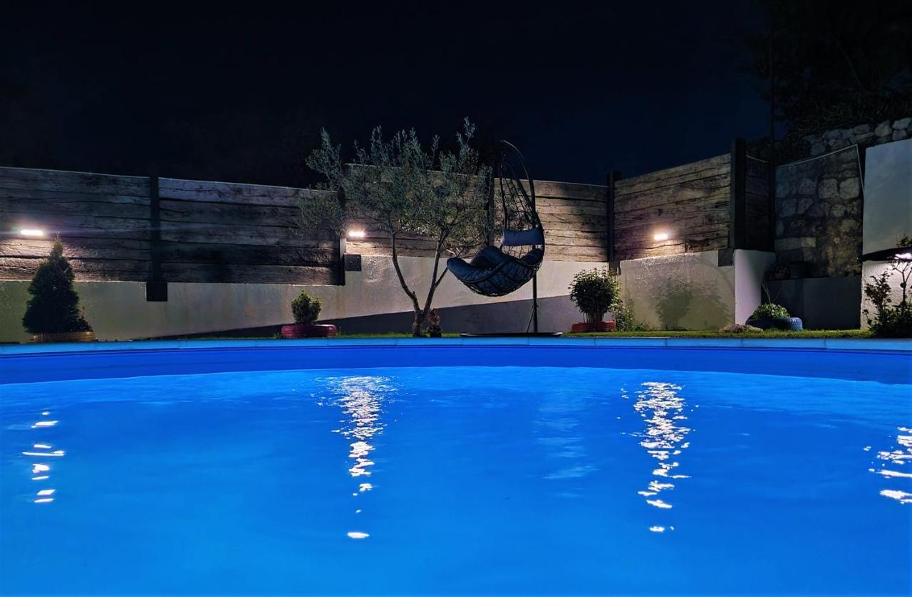 Holiday House Boost With Heated Pool Klis Exteriör bild